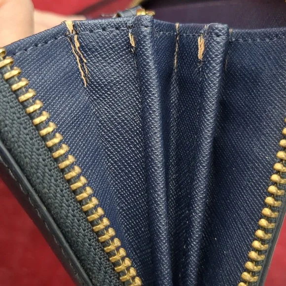 Fossil Navy Zip Around Leather Wallet - Picture 10 of 11